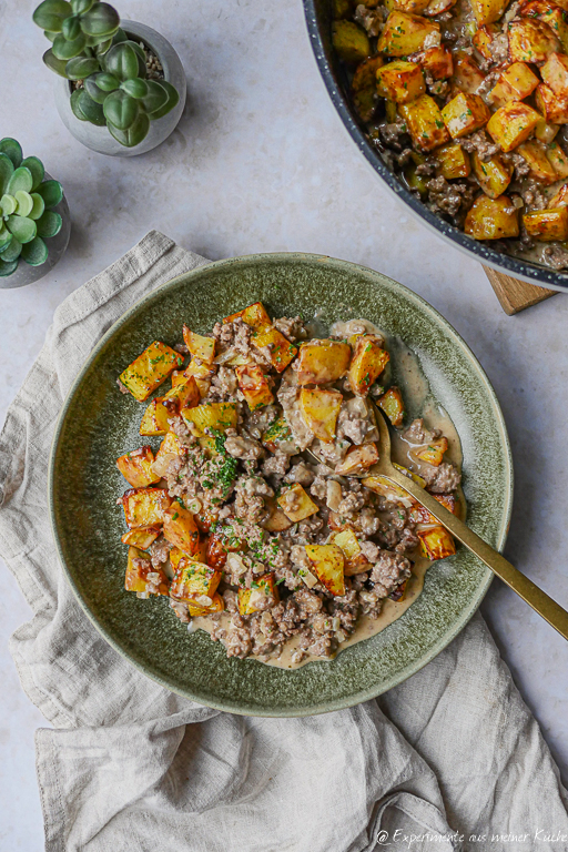 Bratkartoffeln mit Käse-Hack-Soße