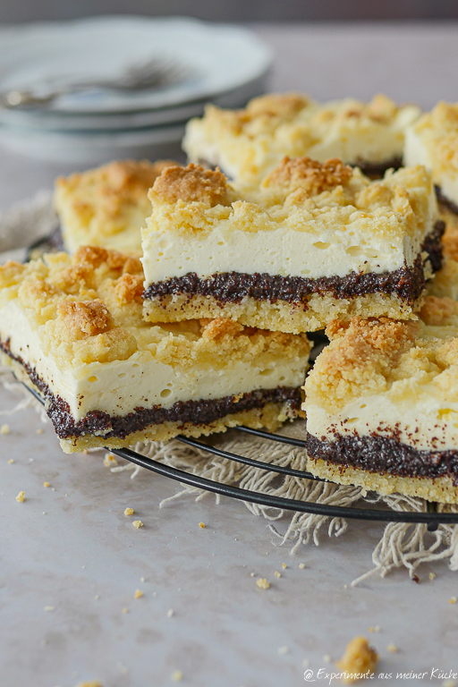 Mohnkuchen vom Blech mit Quark und Streuseln