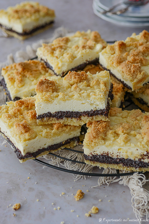 Mohnkuchen vom Blech mit Quark und Streuseln