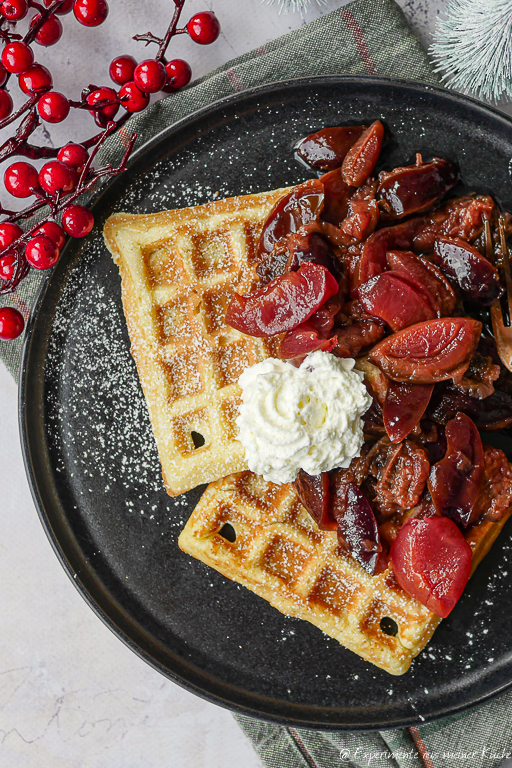 Waffeln mit Zimtpflaumen
