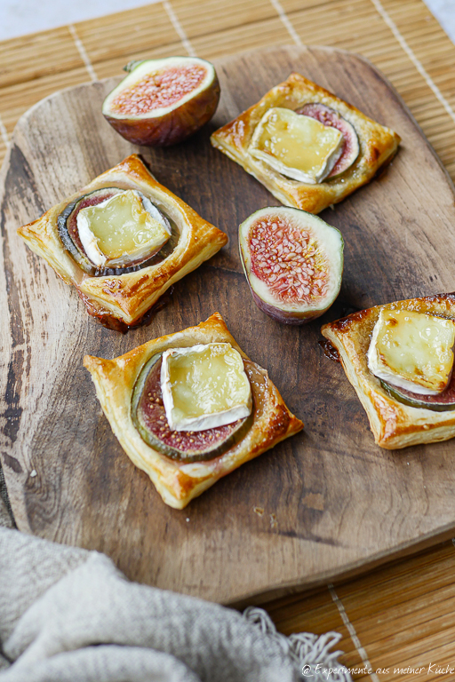 Blätterteig Häppchen mit Feigen und Camembert
