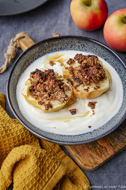 Bratapfel mit Haferflocken Crumble