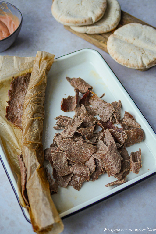 Dönerfleisch selber machen – viraler Backpapier-Döner aus dem Ofen