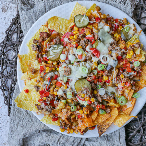 Nachos überbacken mit Käse und Hackfleisch