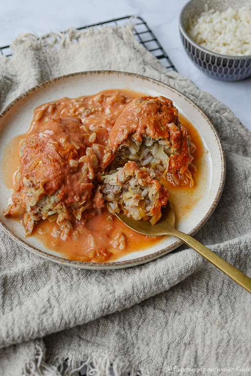 Spitzkohlrouladen mit Hack-Reis-Füllung