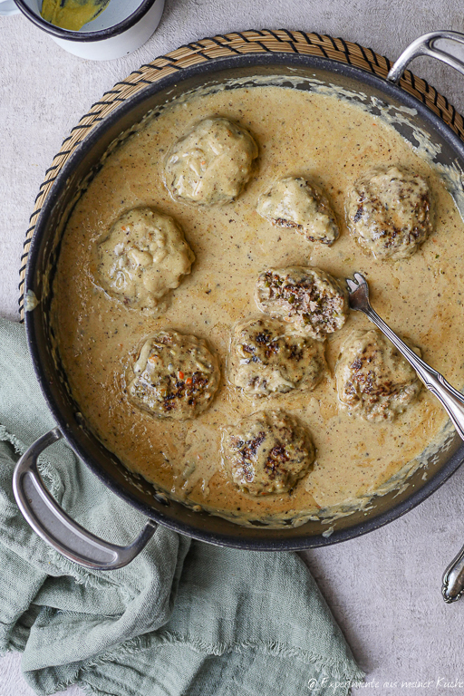 Frikadellen in Senfsoße