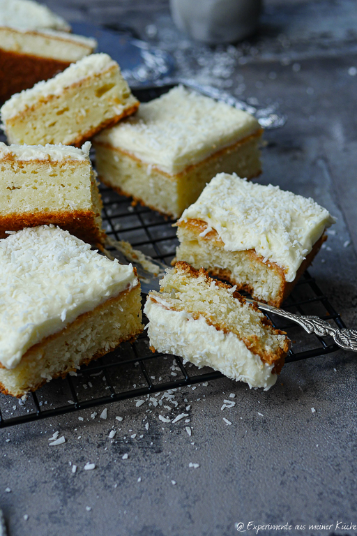 Kokoskuchen mit Frosting