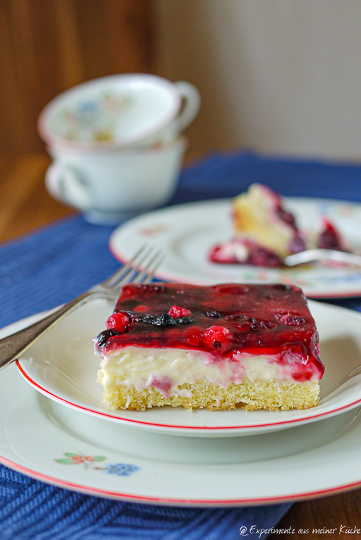 Schmandkuchen mit Beeren