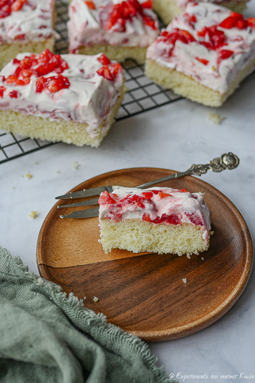 Blechkuchen mit Erdbeeren