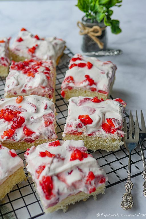 Fantakuchen mit Erdbeeren vom Blech