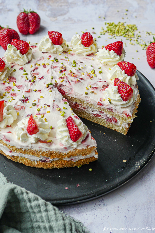 Erdbeertorte mit Sahne