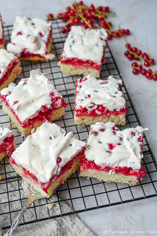 Johannisbeerkuchen mit Baiser vom Blech