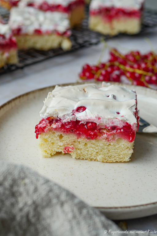 stueck-johannisbeerkuchen-mit-baiser