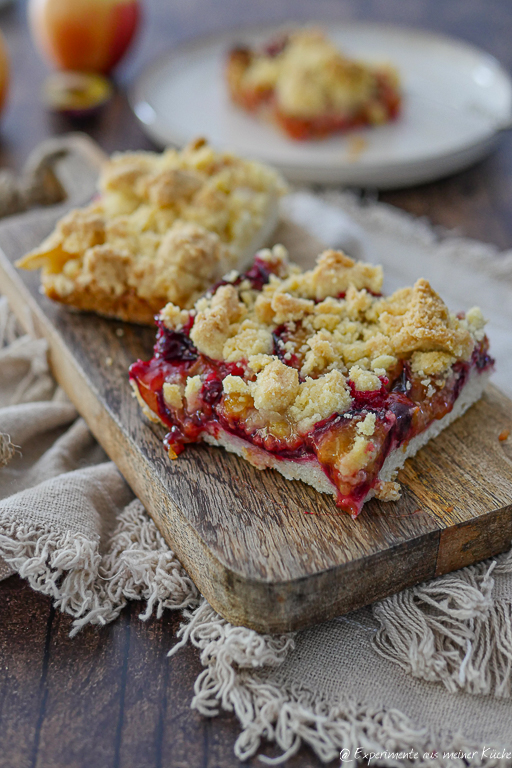 Pflaumenkuchen aus Quark-Öl-Teig vom Blech mit Streuseln