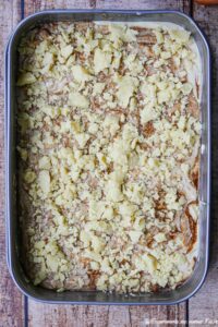 Apfel-Zimtschneckenkuchen vor dem Backen