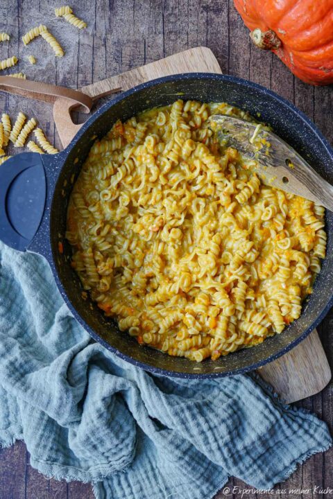 Kürbis Mac and Cheese – cremig, käsig und einfach