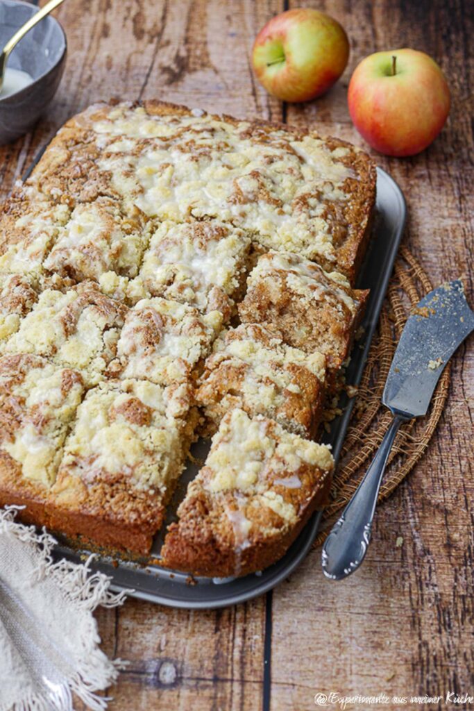 Zimtschneckenkuchen mit Streusel