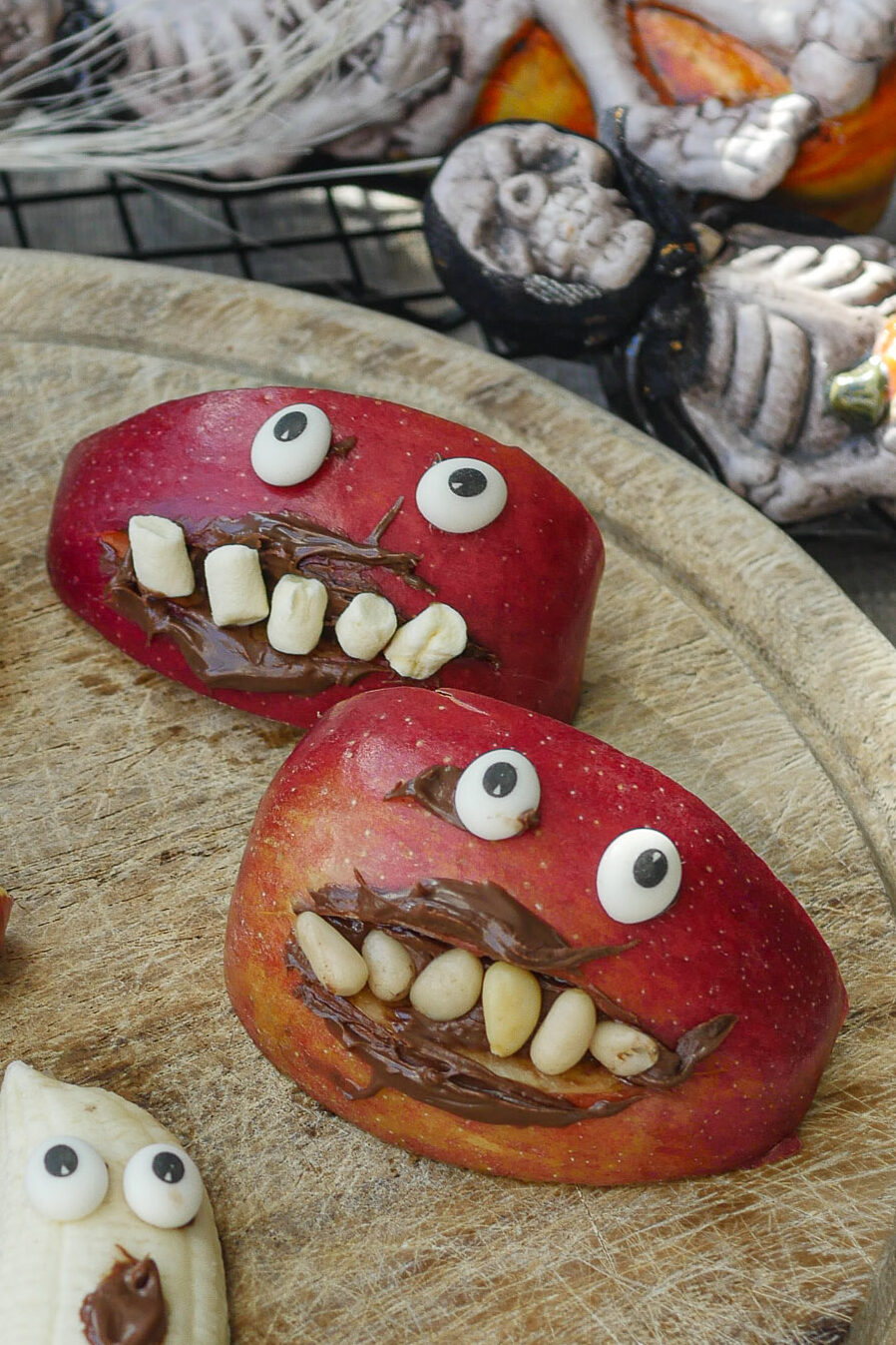 Halloween-Gebiss mit Apfel