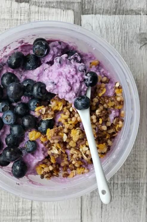 Hüttenkäse-Frühstück mit Heidelbeeren – proteinreich & einfach