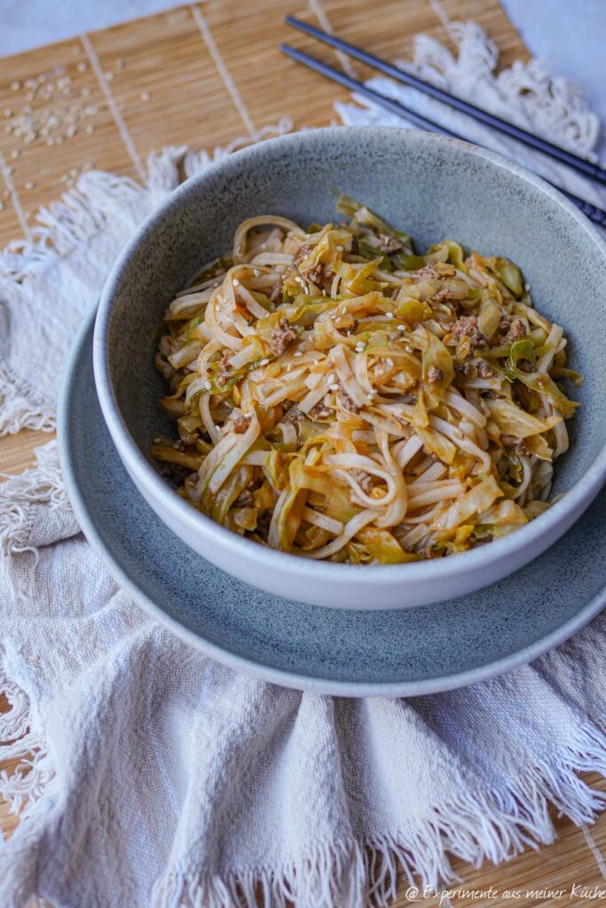 Spitzkohlpfanne mit Hackfleisch